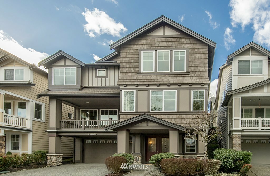 Property Photo: 19527 94th Avenue NE 34 WA 98011