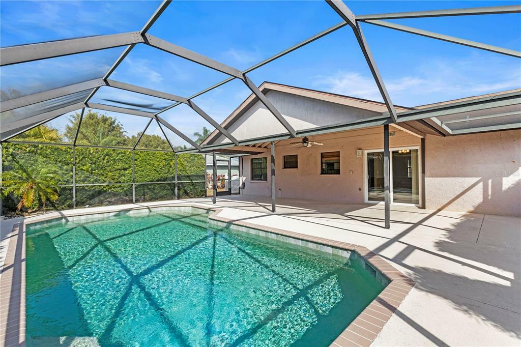 Property Photo:  617 Sugarwood Drive  FL 34292 