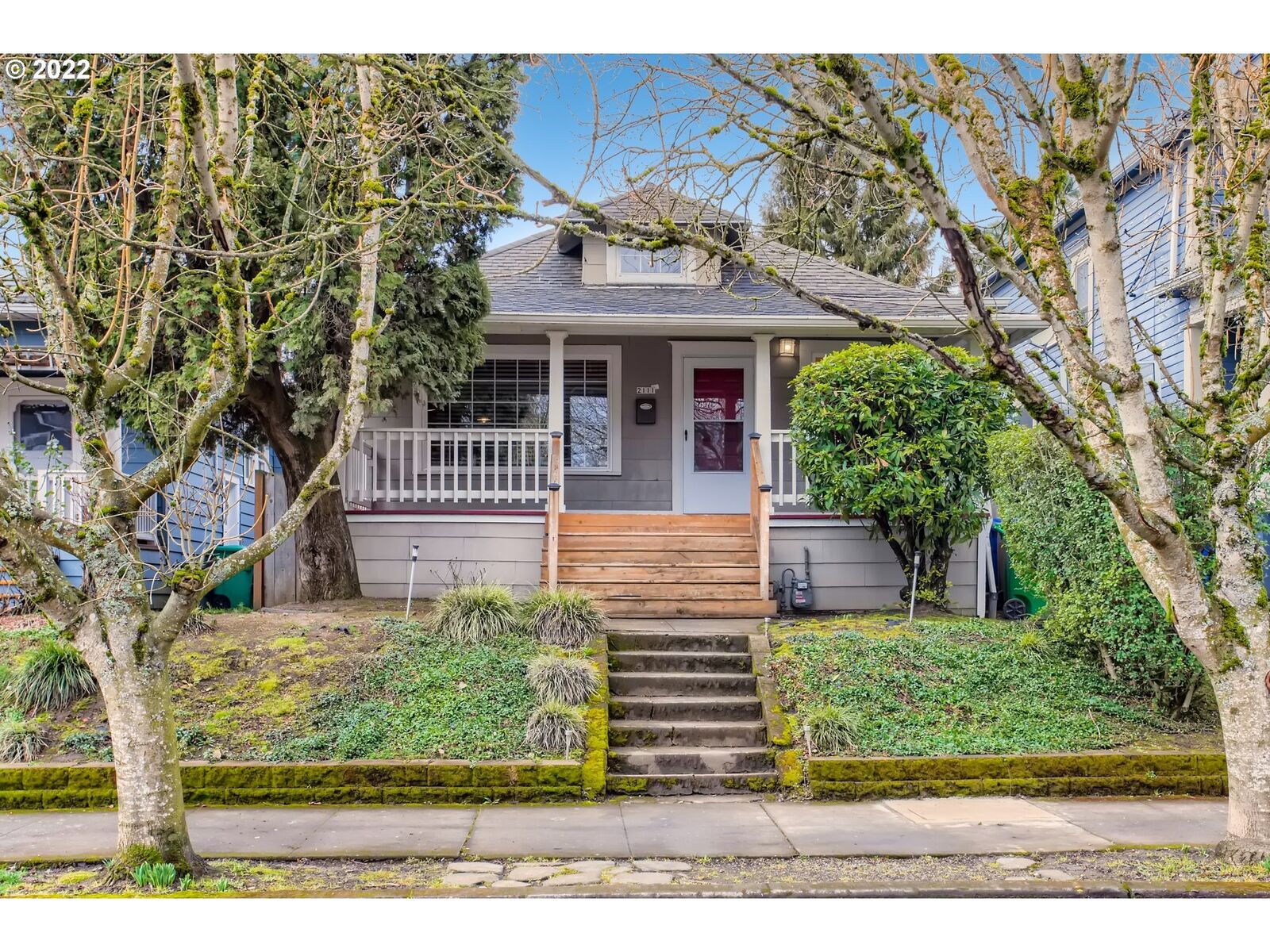 Property Photo: 2111 SE 34th Ave OR 97214