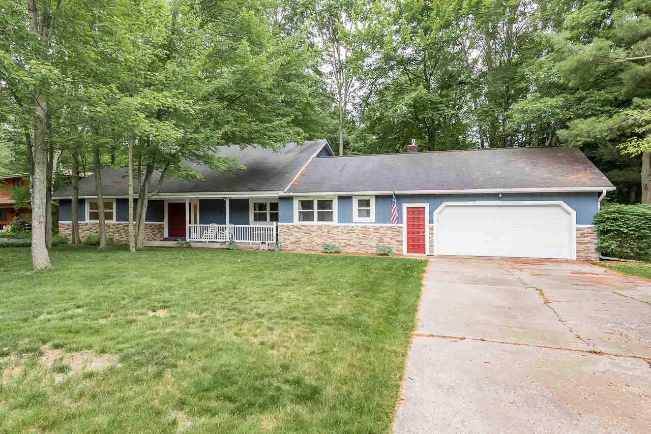 Property Photo:  4515 Oakridge Drive  MI 48640 