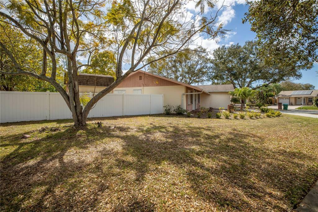 Property Photo:  12691 Cumberland Drive  FL 33773 