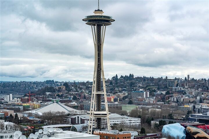 Property Photo:  583 Battery Street 2603N  WA 98121