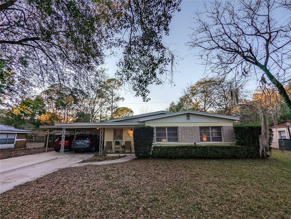 Property Photo:  2402 NE 12th Street  FL 32609 