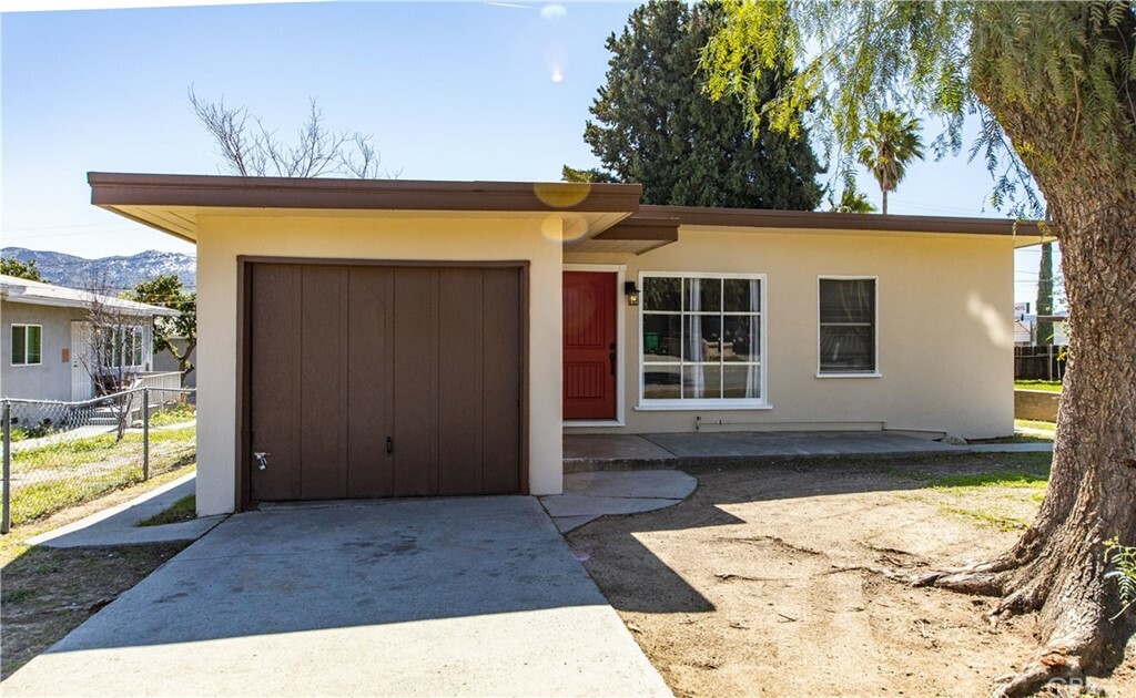 Property Photo:  1120 W Hays Street  CA 92220 