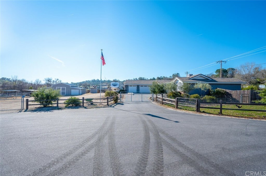 Property Photo: 9440 Jersey Court CA 93422
