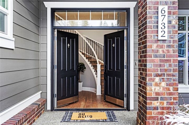 Property Photo: 6732 Crest View Avenue SE WA 98065