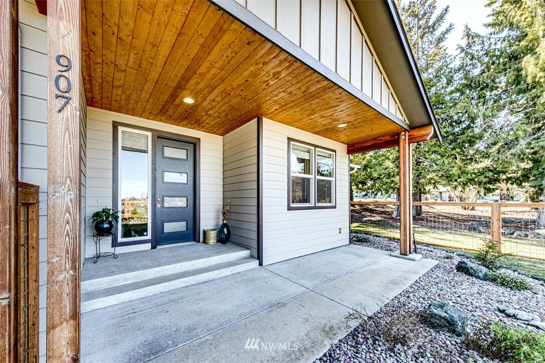 Property Photo:  907 Milwaukee Drive  WA 98363 