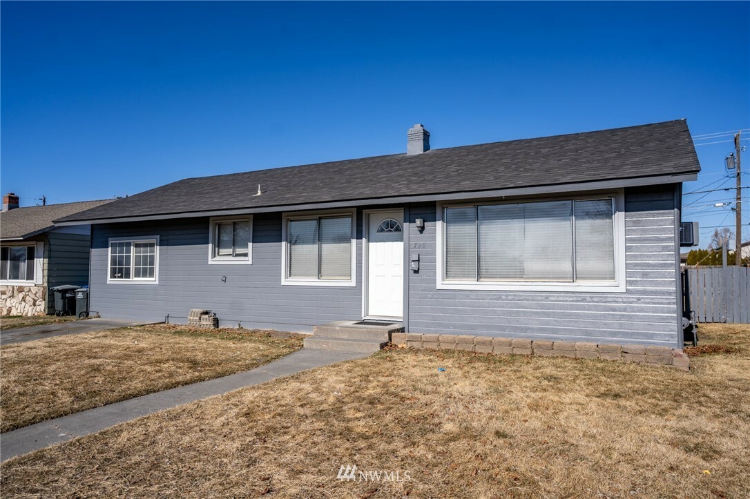 728 W Loop Drive  Moses Lake WA 98837 photo