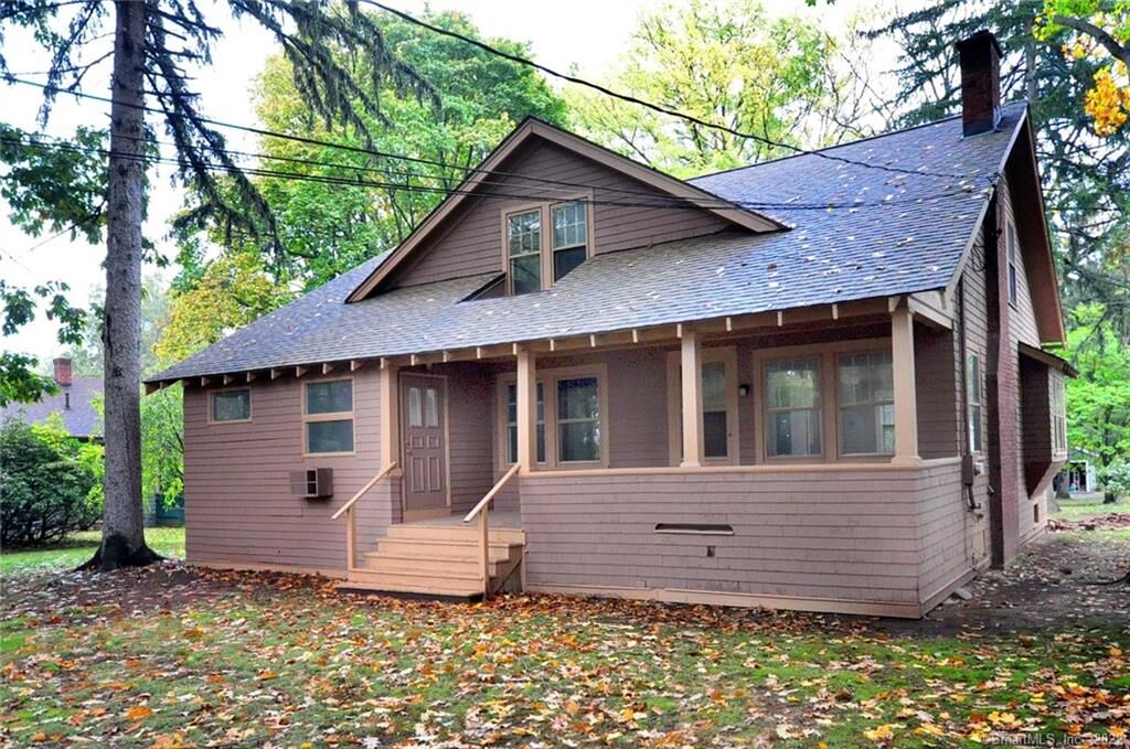 Property Photo:  
