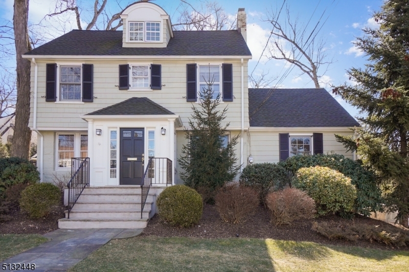 Property Photo:  4 Blackburn Pl  NJ 07901 