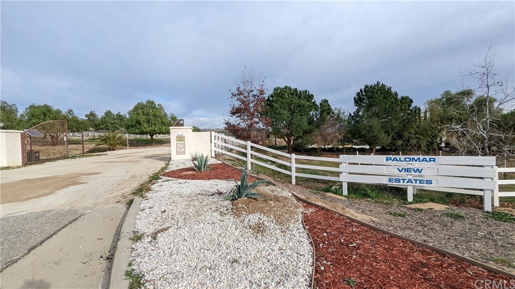 Property Photo:  41120 Jojoba Hills Circle  CA 92536 