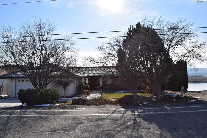 11006 W Court Street  Pasco WA 99301 photo