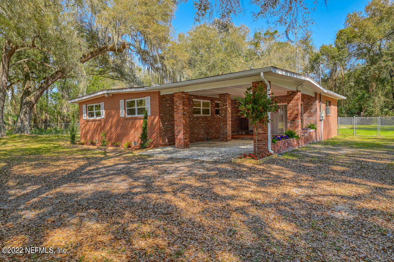 Property Photo: 200 State Road 207 FL 32131