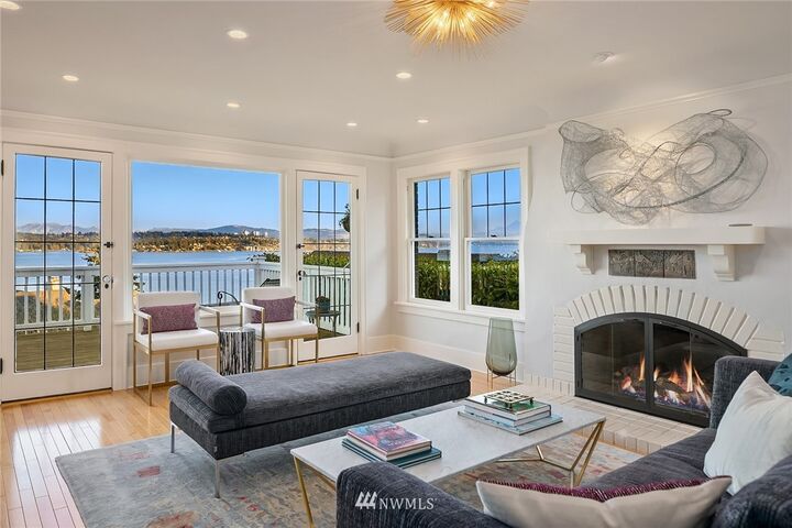 Property Photo: 3808 48th Avenue NE WA 98105