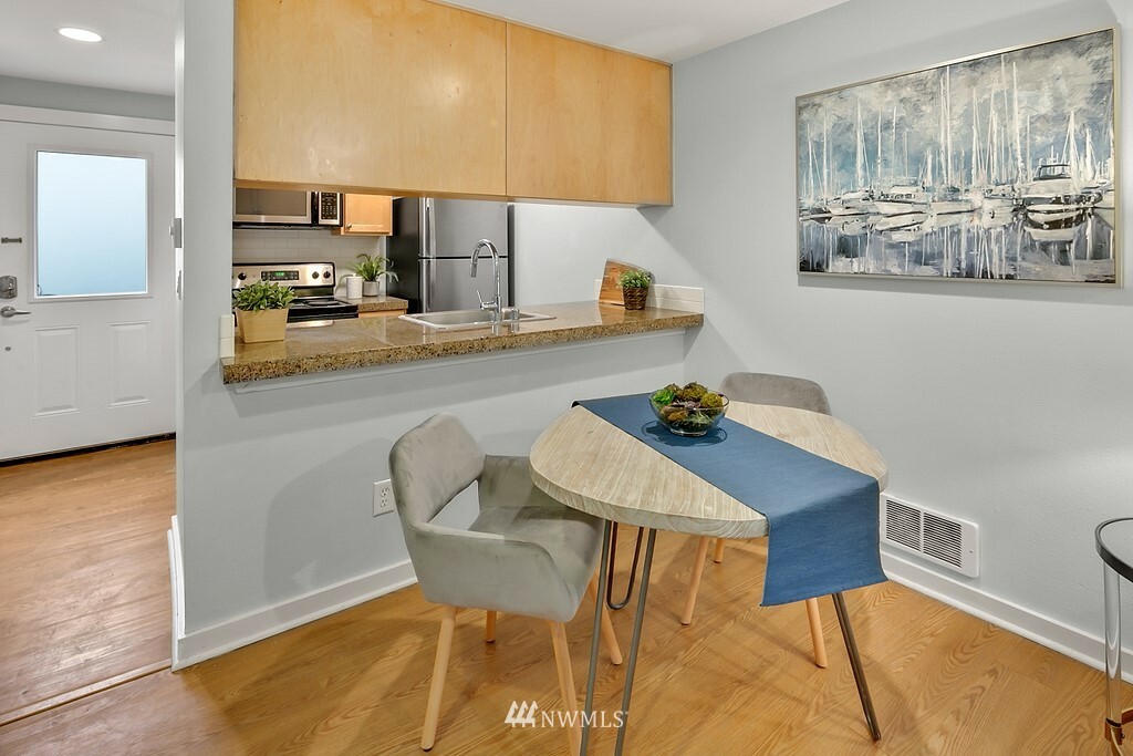 Property Photo:  301 W Raye Street 212  WA 98119 