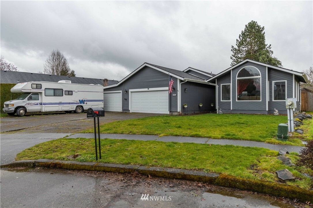 Property Photo:  2419 Hickory Avenue  WA 98632 