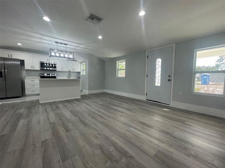 Property Photo: 2119 W Rio Vista Avenue FL 33603
