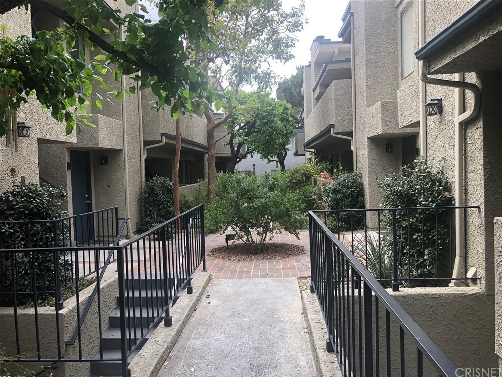 Property Photo: 8565 Independence Avenue 6 CA 91304