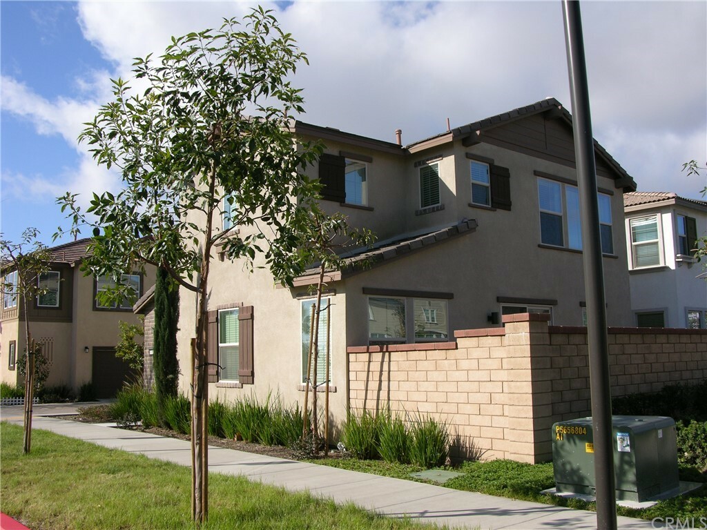 Property Photo:  30385 Village Knoll Drive  CA 92584 