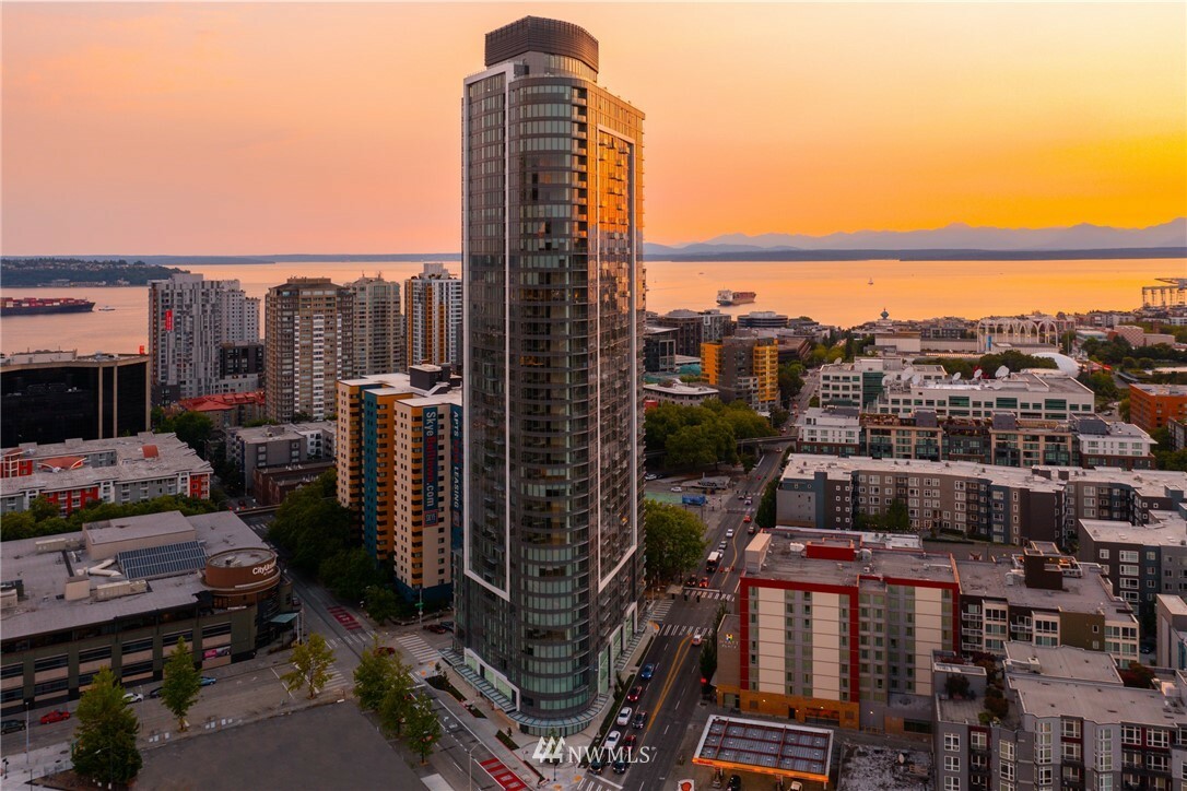 Property Photo: 2510 6th Avenue 805 WA 98121