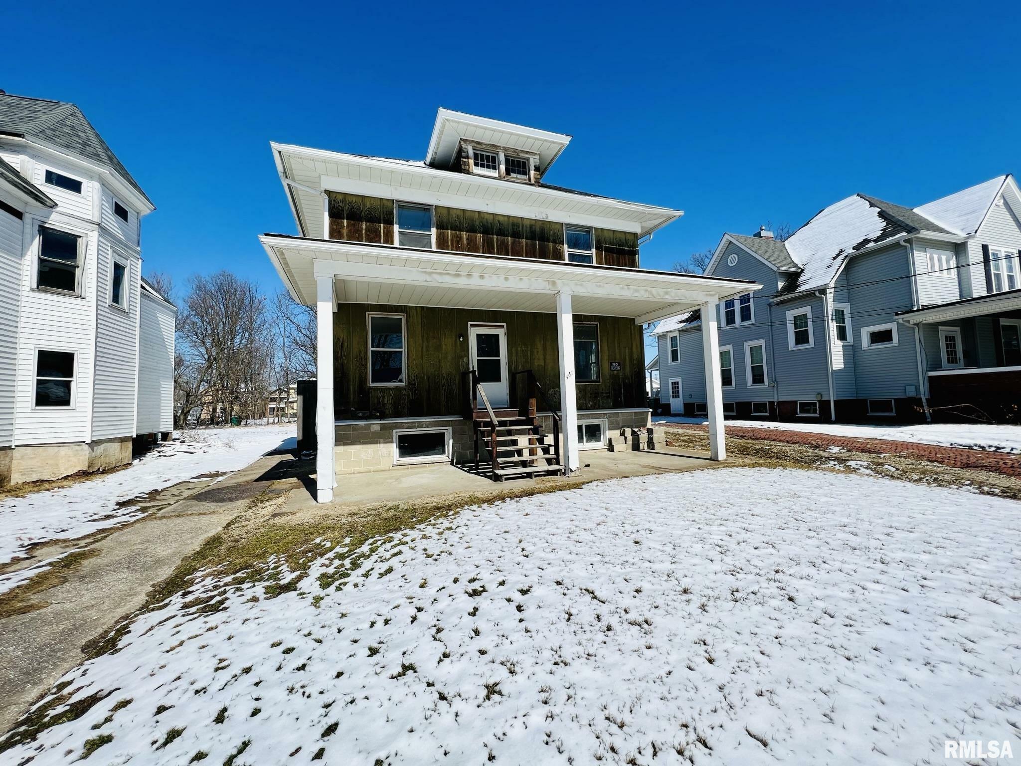 Property Photo:  461 W South  IL 61401 