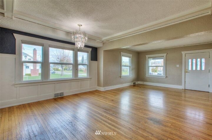 Property Photo: 1540 Lafromboise Street WA 98022