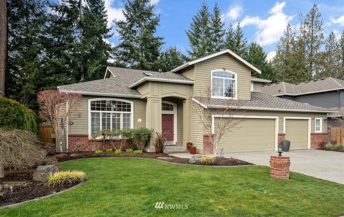 Property Photo:  705 NW Everwood Drive  WA 98027 