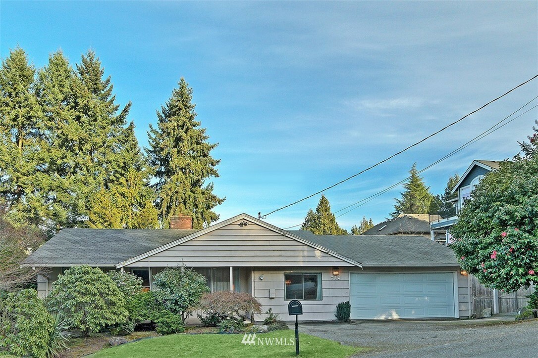 Property Photo:  714 100th Avenue SE  WA 98004 