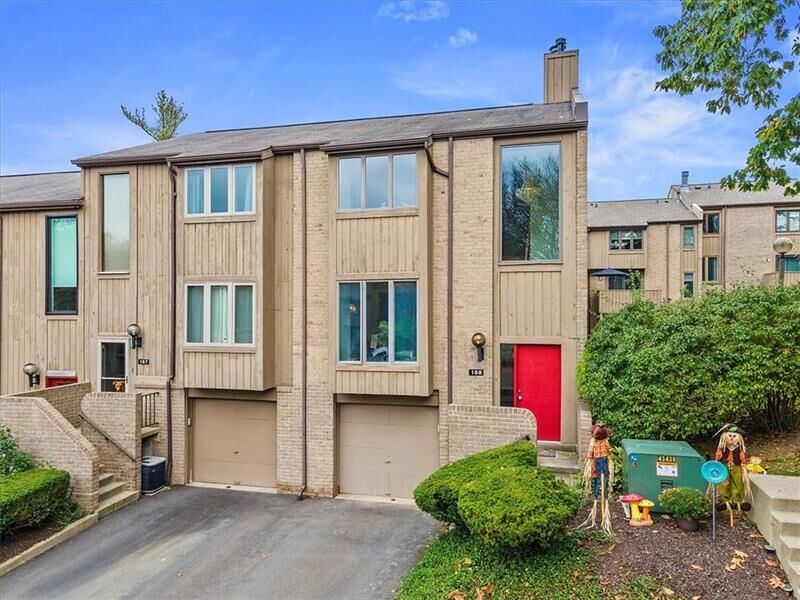 Property Photo:  158 Linden Ct  PA 15237 