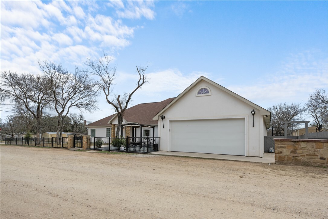 Property Photo:  1026 Kingswell Drive  TX 78654 