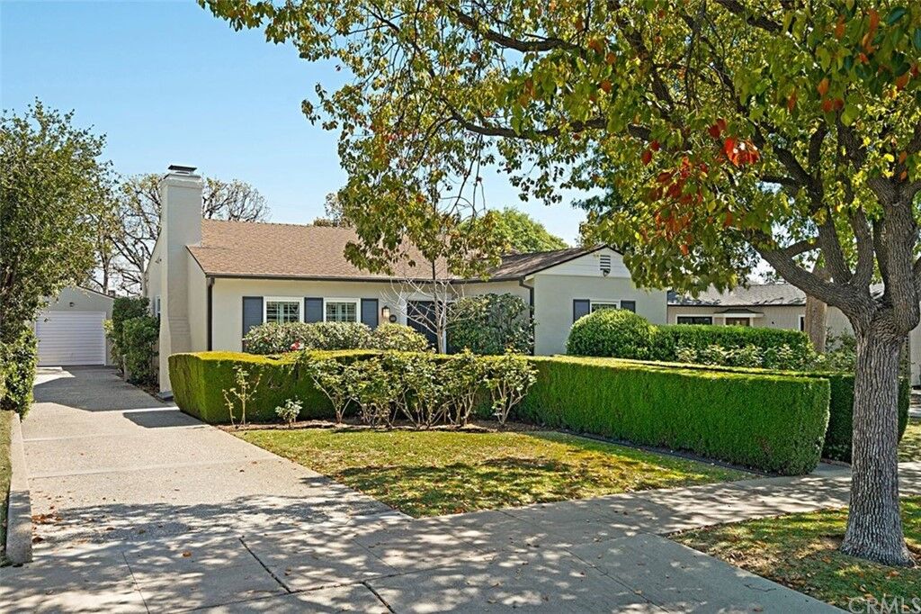 Property Photo:  1410 N Grand Oaks Avenue  CA 91104 