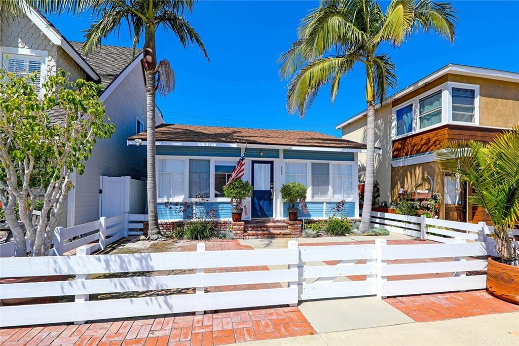 Property Photo: 225 Diamond Avenue CA 92662