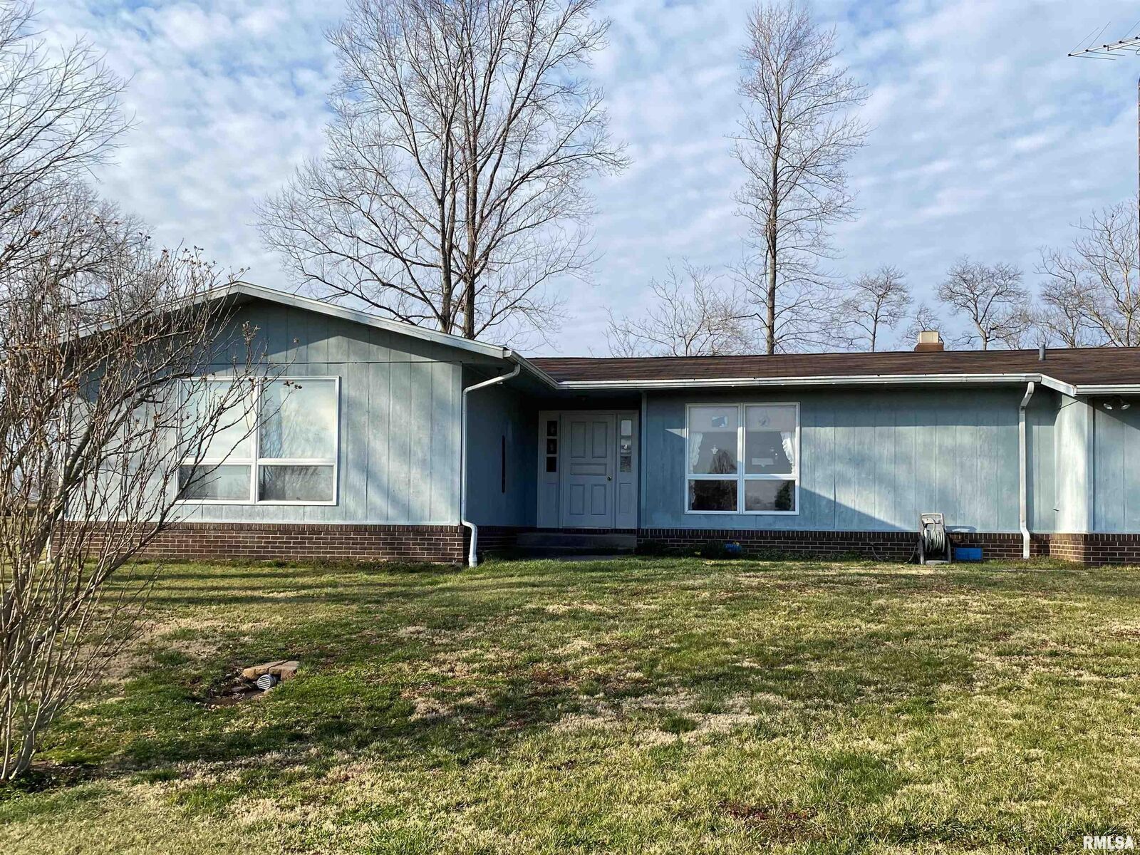 Property Photo:  2115 Ava  IL 62966 