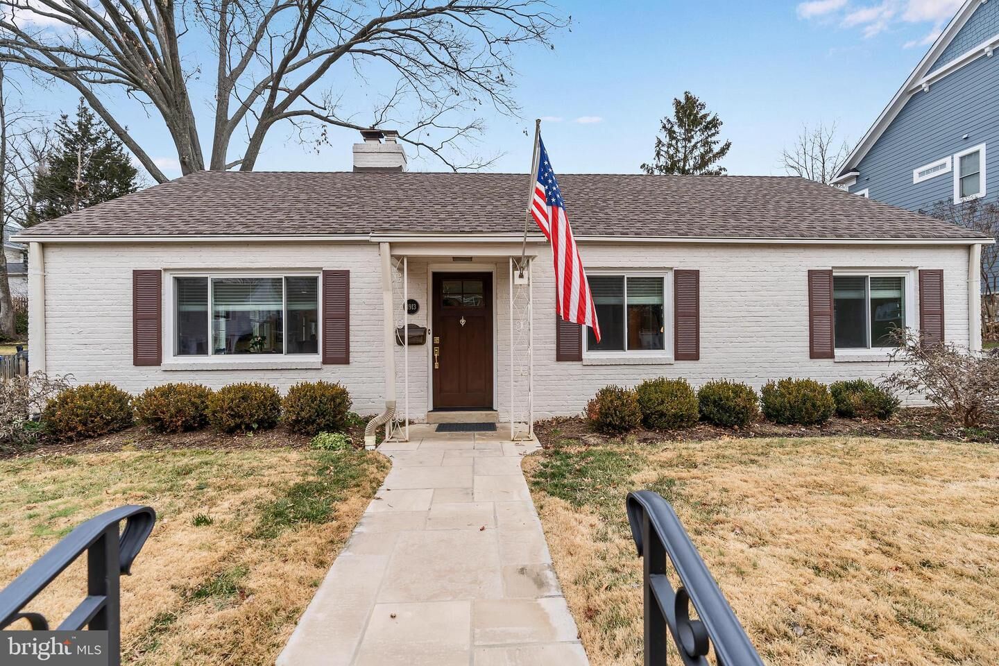 Property Photo:  4913 33rd Road N  VA 22207 