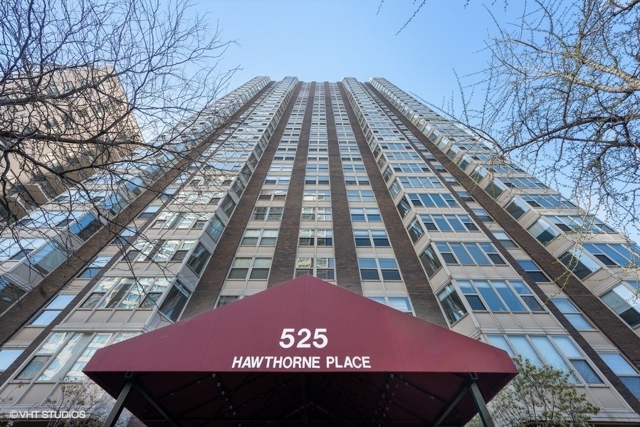 Property Photo: 525 W Hawthorne Place 2008 IL 60657