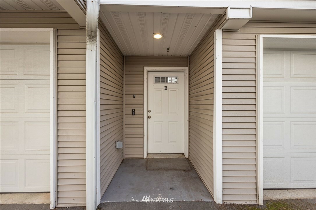 Property Photo:  12018 31st Avenue NE B  WA 98125 