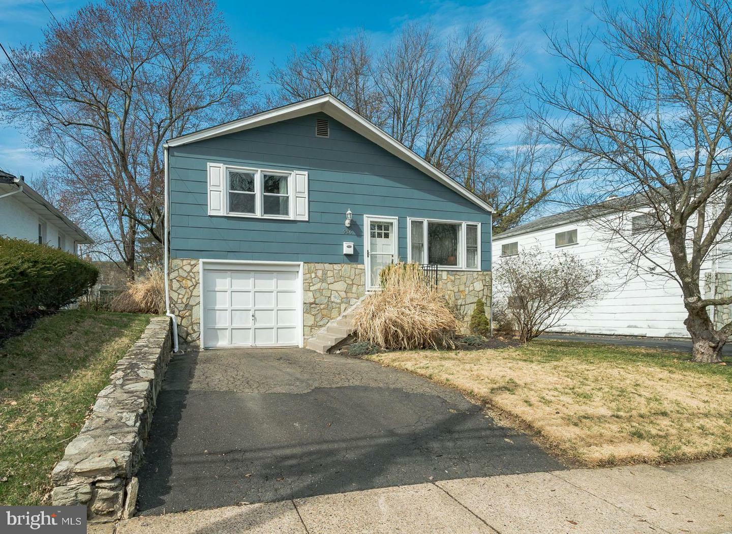 Property Photo:  936 Maple Avenue  PA 19038 