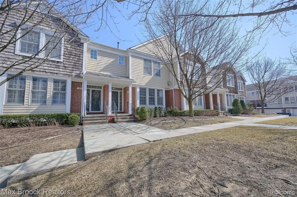 Property Photo:  203 Stonebrooke Court  MI 48067 