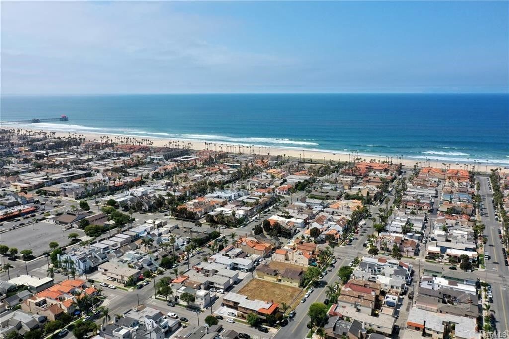 Property Photo:  424 20th Street  CA 92648