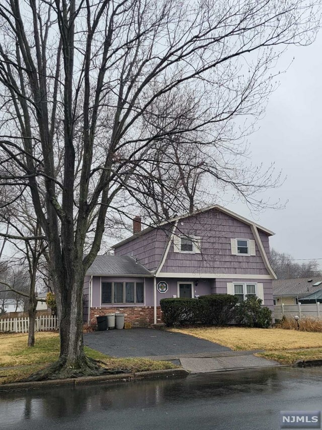 Property Photo:  5 Bedford Road  NJ 07442 