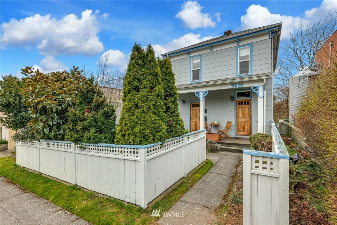3821 Linden Avenue N  Seattle WA 98103 photo