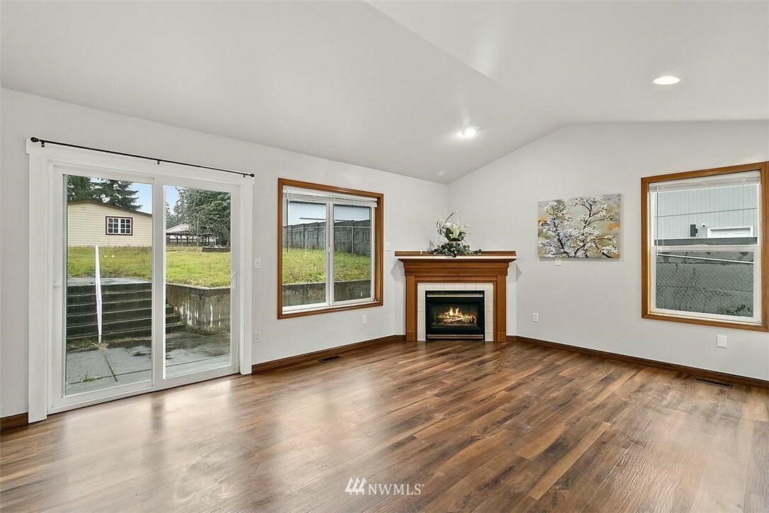 Property Photo:  6533 194th Avenue E  WA 98391 