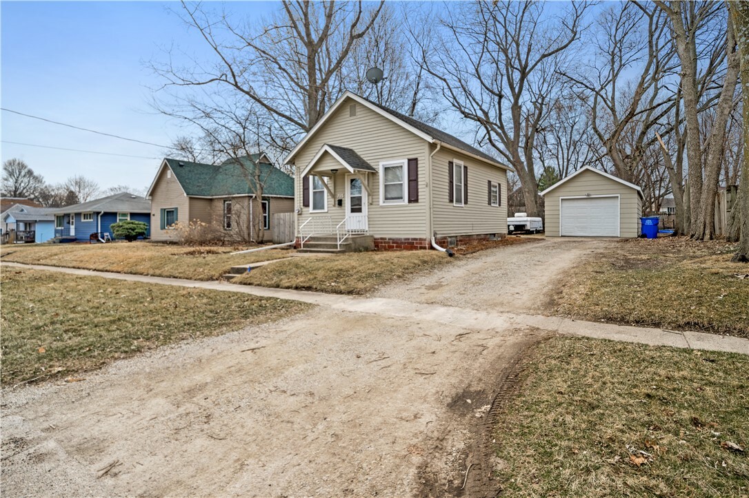 Property Photo:  715 W Boston Avenue  IA 50125 