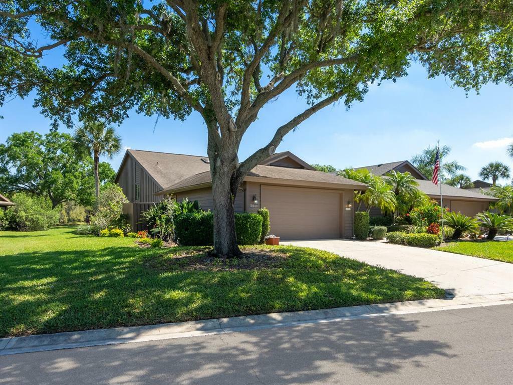 Property Photo:  5811 Merion Way  FL 34243 