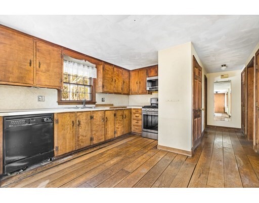 Property Photo: 1020 Careswell St MA 02050