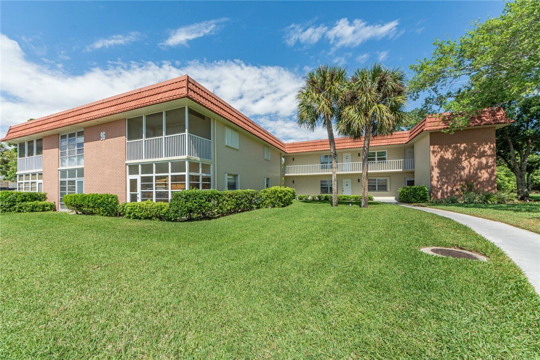 Property Photo:  96 Springlake Drive 202  FL 32962 