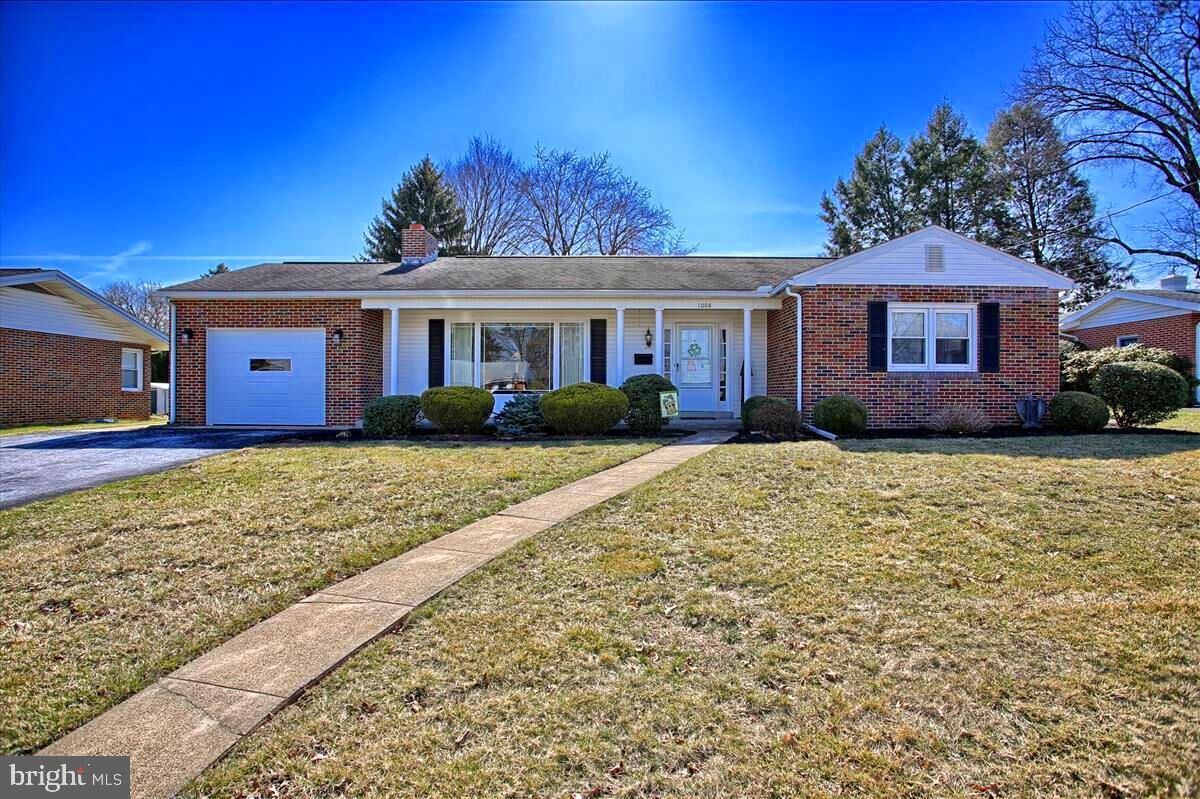 Property Photo: 1008 Robert Street PA 17055