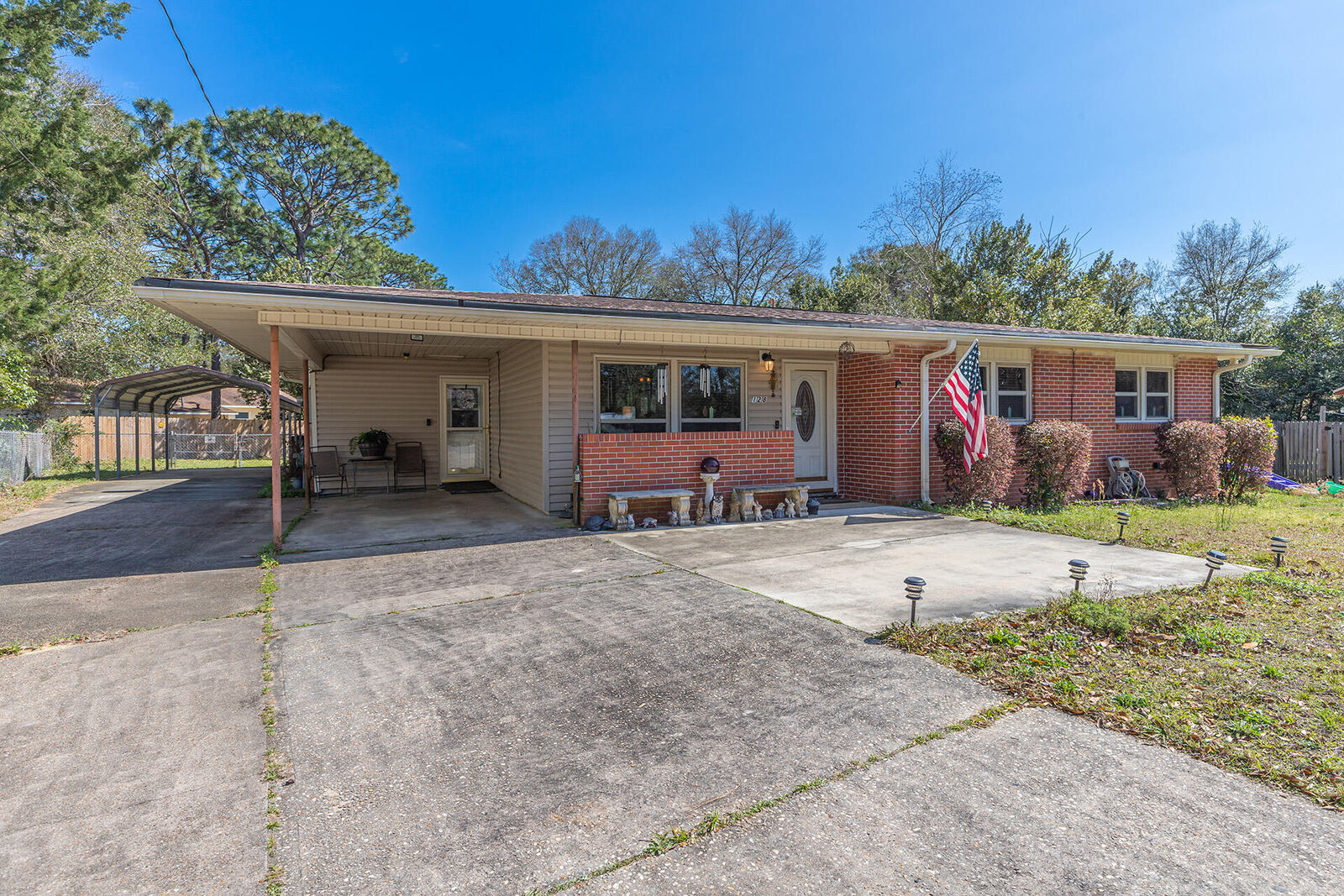 Property Photo: 128 Edward Circle FL 32580