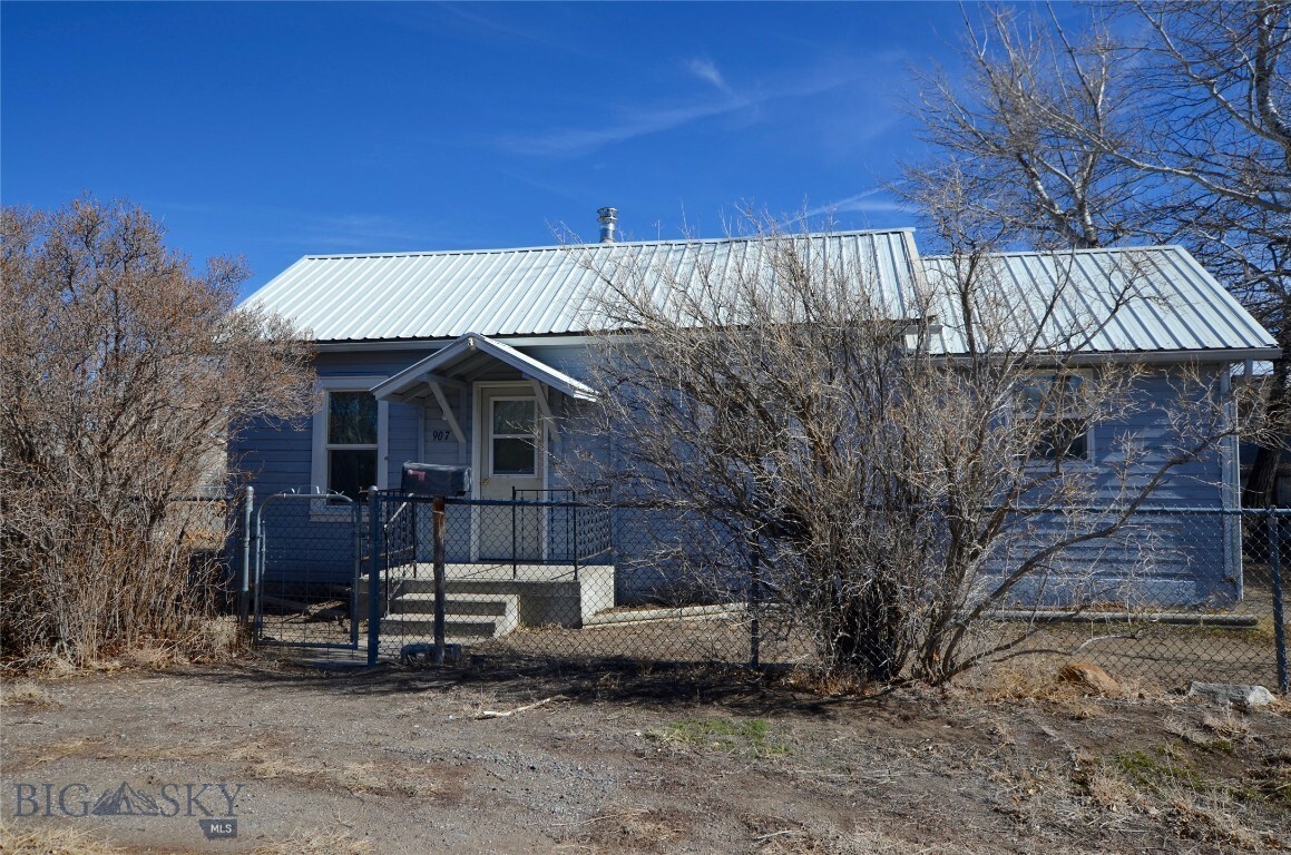 Property Photo:  907 E Sebree Street  MT 59725 