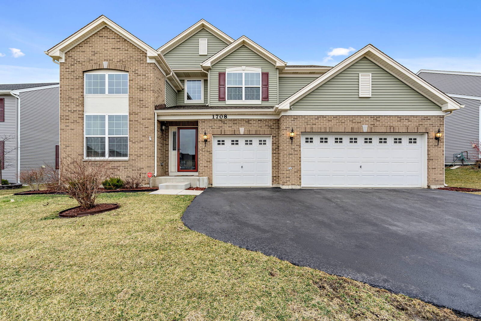 Property Photo:  1708 Wentworth Drive  IL 60020 